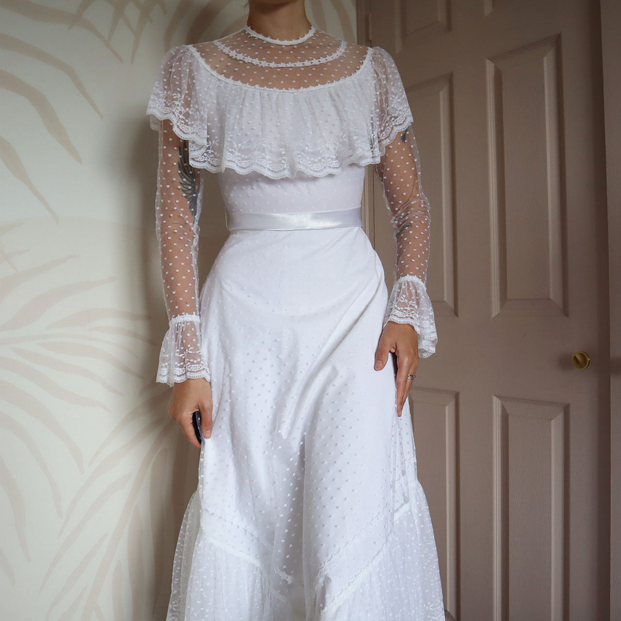 White 70s lace long sleeve wedding dress UK 10