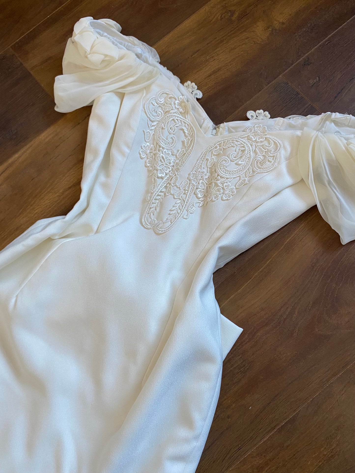 Ivory off shoulder wedding dress with detachable train uk 14