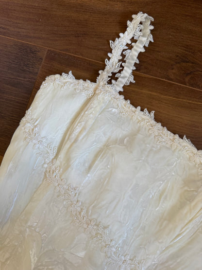 Ivory crinkled velvet wedding dress uk 10-12