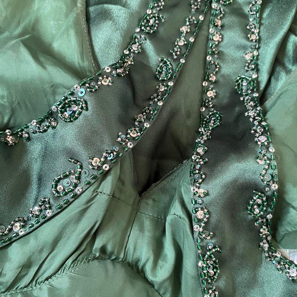 Green Vintage Niki Livas Satin Evening Gown Prom Dress UK Size 8 Scum Vintage Green Vintage Niki Livas Satin Evening Gown Prom Dress UK Size 8 Scum Vintage