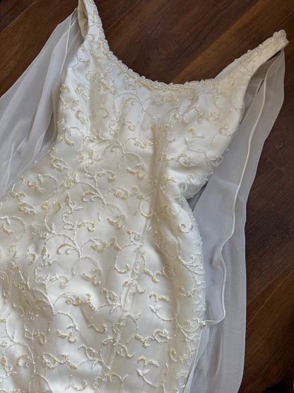 Ivory lace chiffon detail wedding dress uk 10