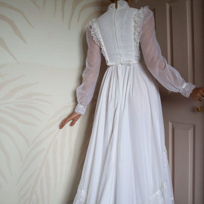 Beautiful white long sleeve lace wedding dress UK 12