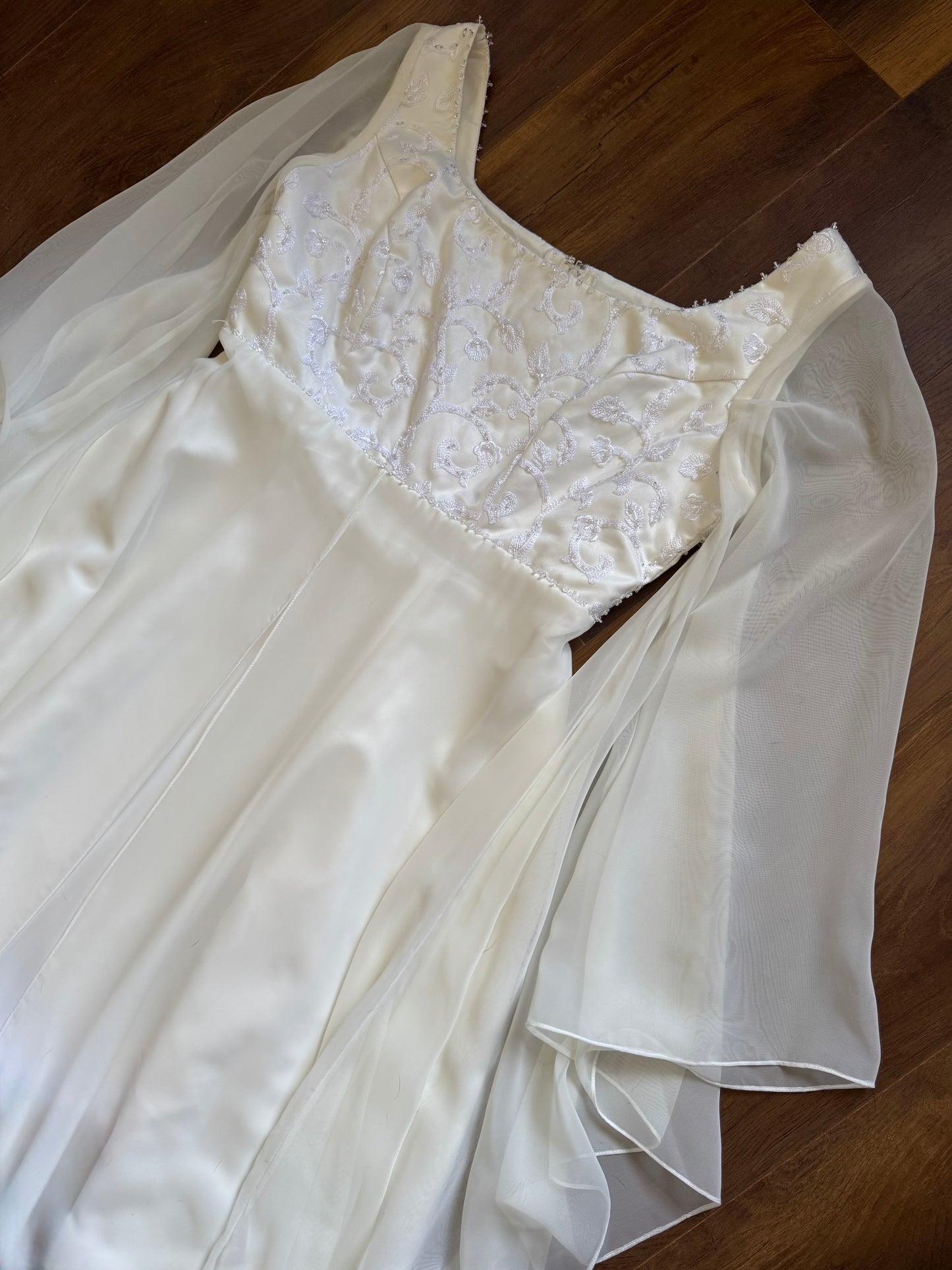 Amanda Wyatt 90s ivory long sleeve ethereal wedding dress uk 18