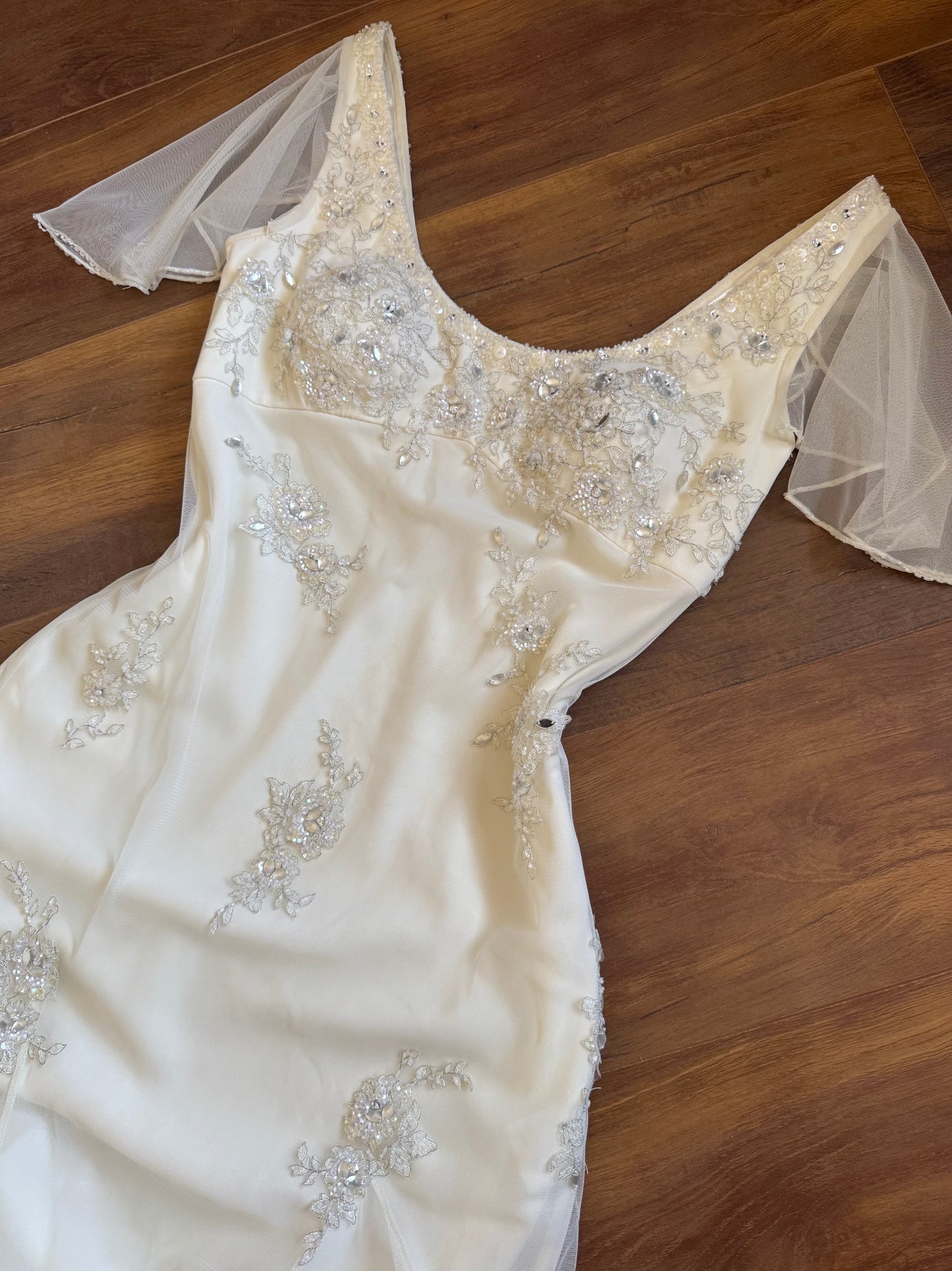 Beautiful ivory floaty wedding dress uk 12