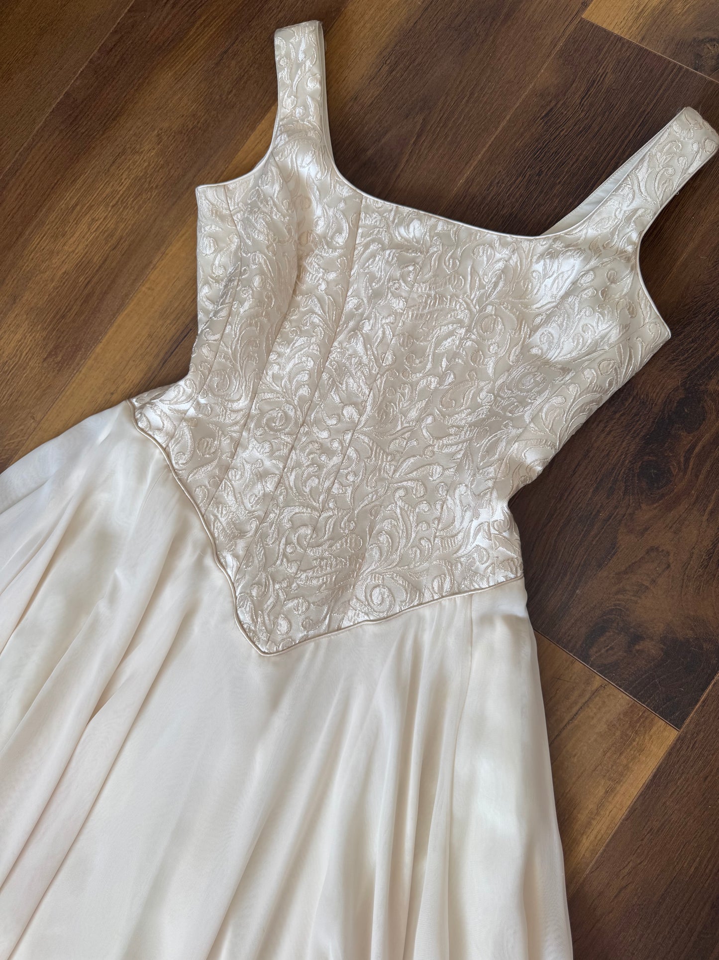 Ivory floaty vintage wedding dress and shawl uk 10
