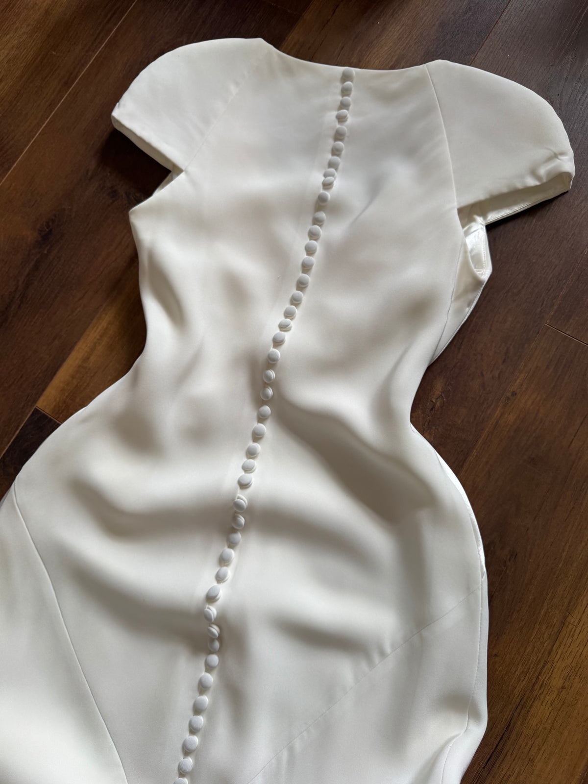 Ivory short sleeve figure hugging wedding dress uk 10