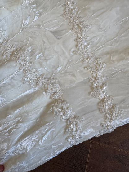 Ivory crinkled velvet wedding dress uk 10-12