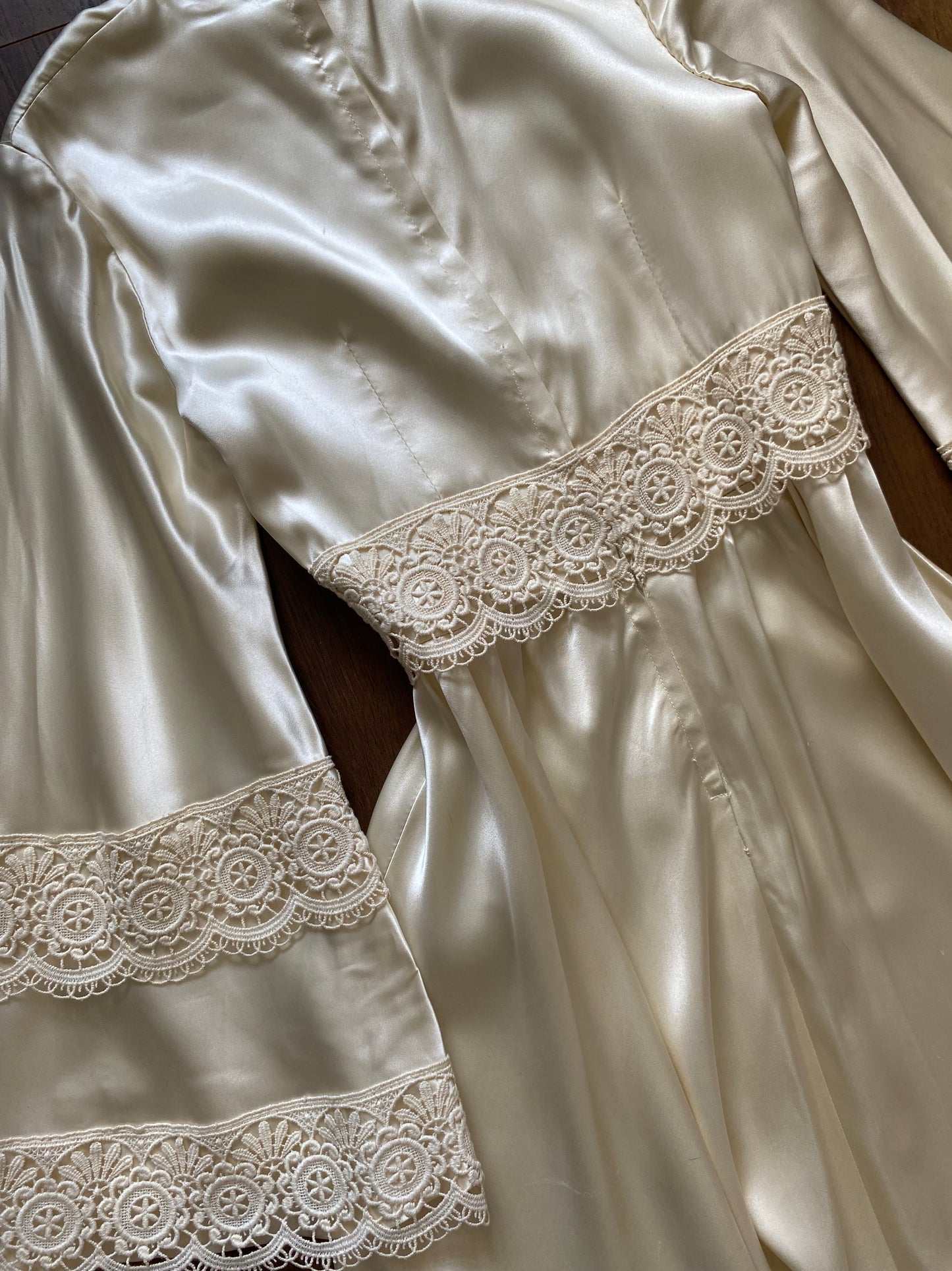 Ivory luxury satin long sleeve 70s wedding dress uk 12