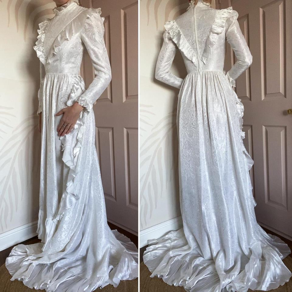 White 70s long sleeve floral wedding dress UK 8