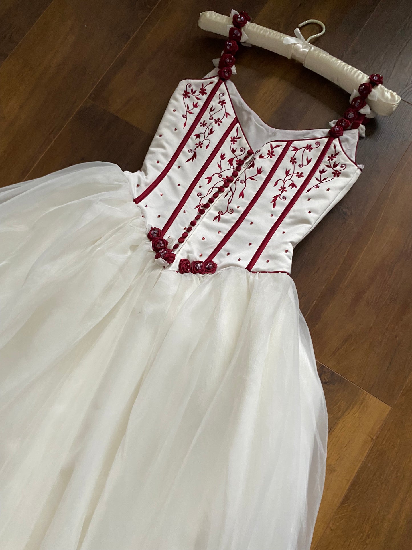 Gorgeous white & red wedding dress & gloves uk 10