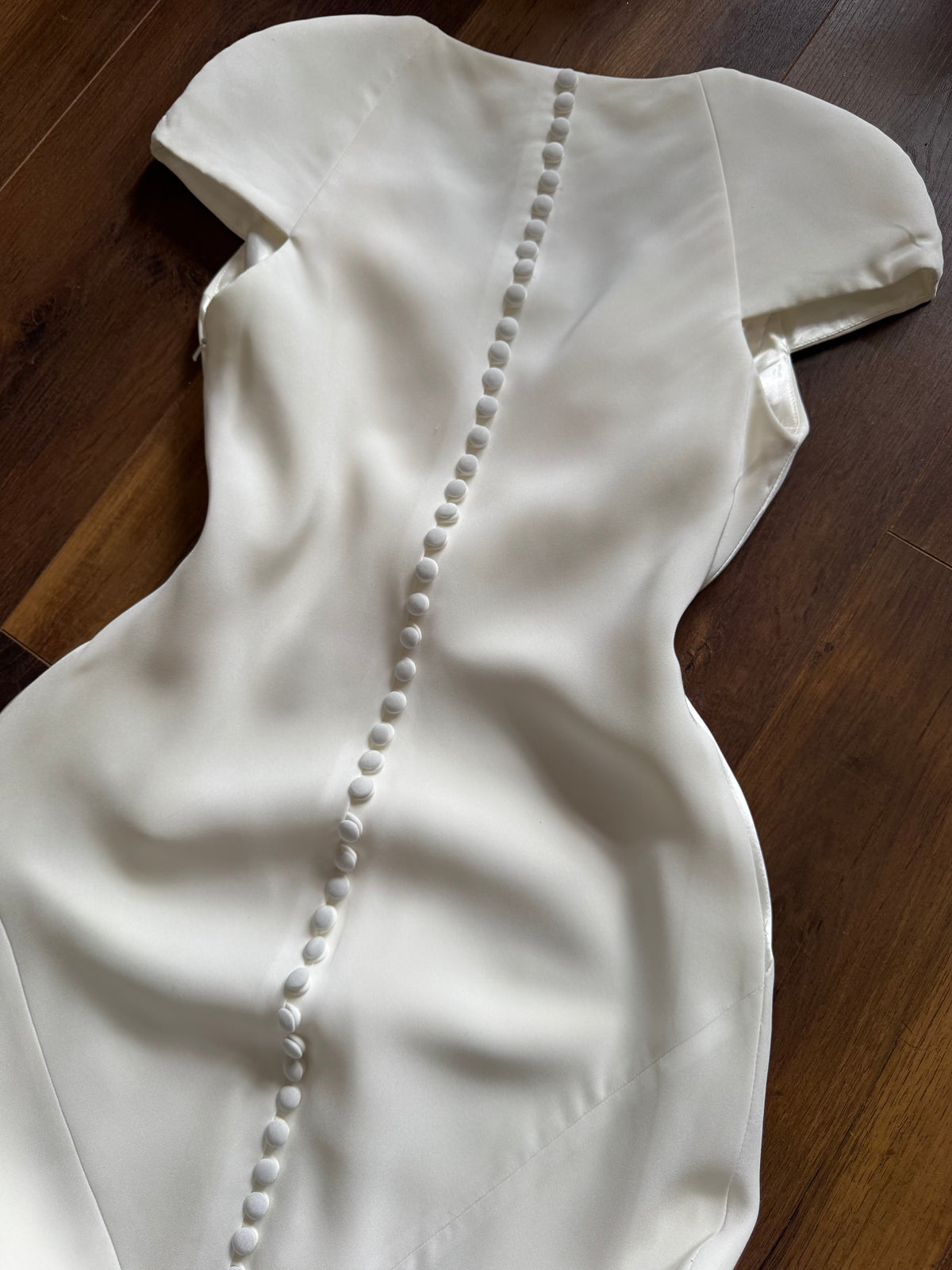 Ivory short sleeve figure hugging wedding dress uk 10
