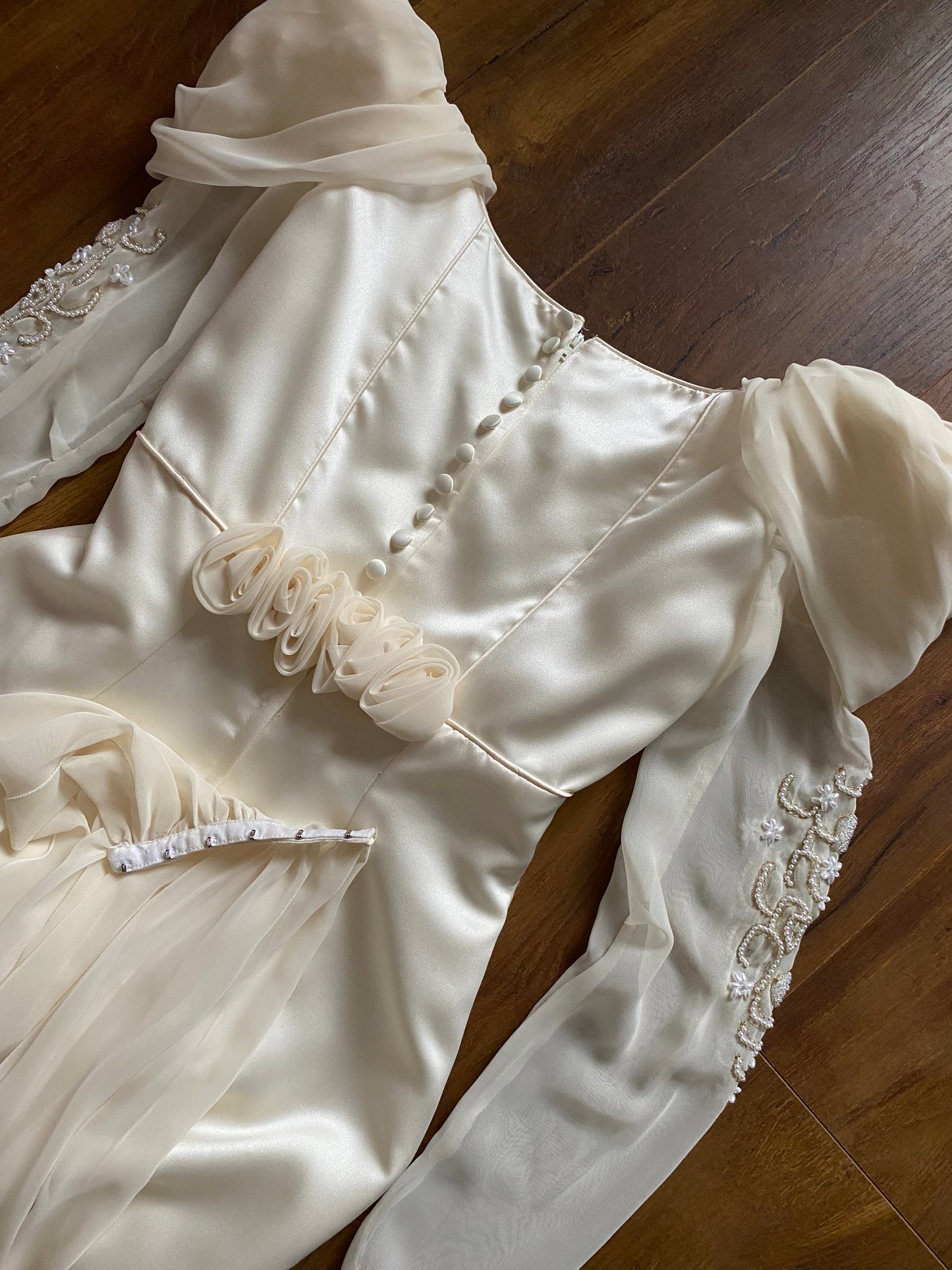 Cream off shoulder fitted wedding dress UK 12