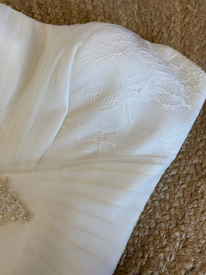 Ivory Benjamin Roberts lace strapless wedding gown uk 10