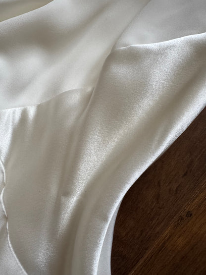 Ivory short sleeve figure hugging wedding dress uk 10