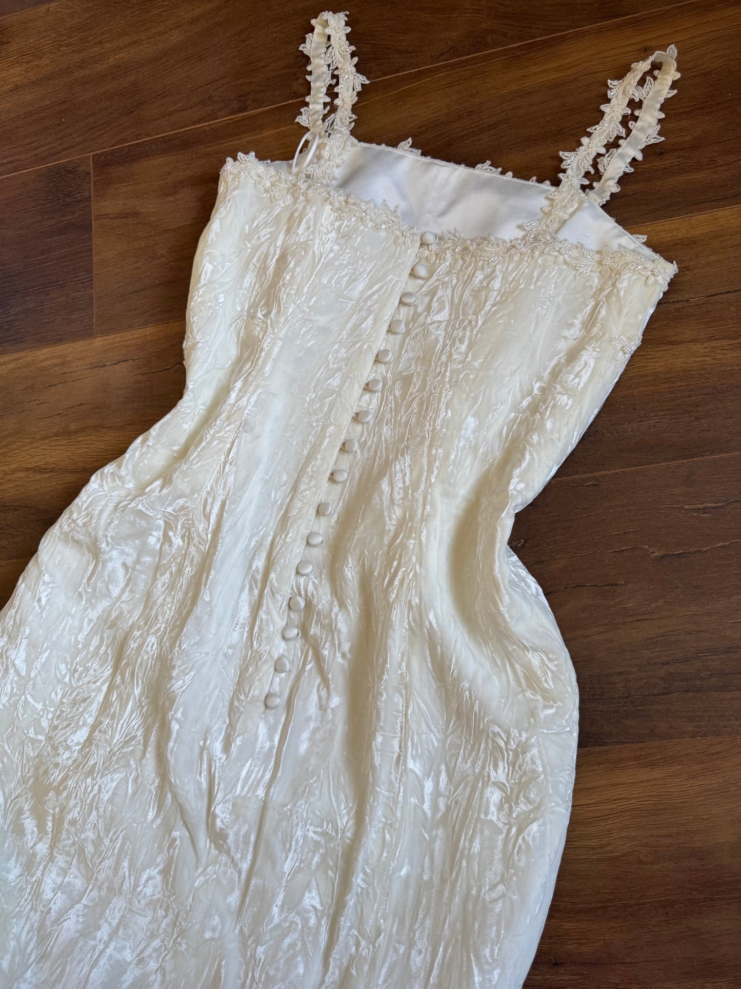 Ivory crinkled velvet wedding dress uk 10-12