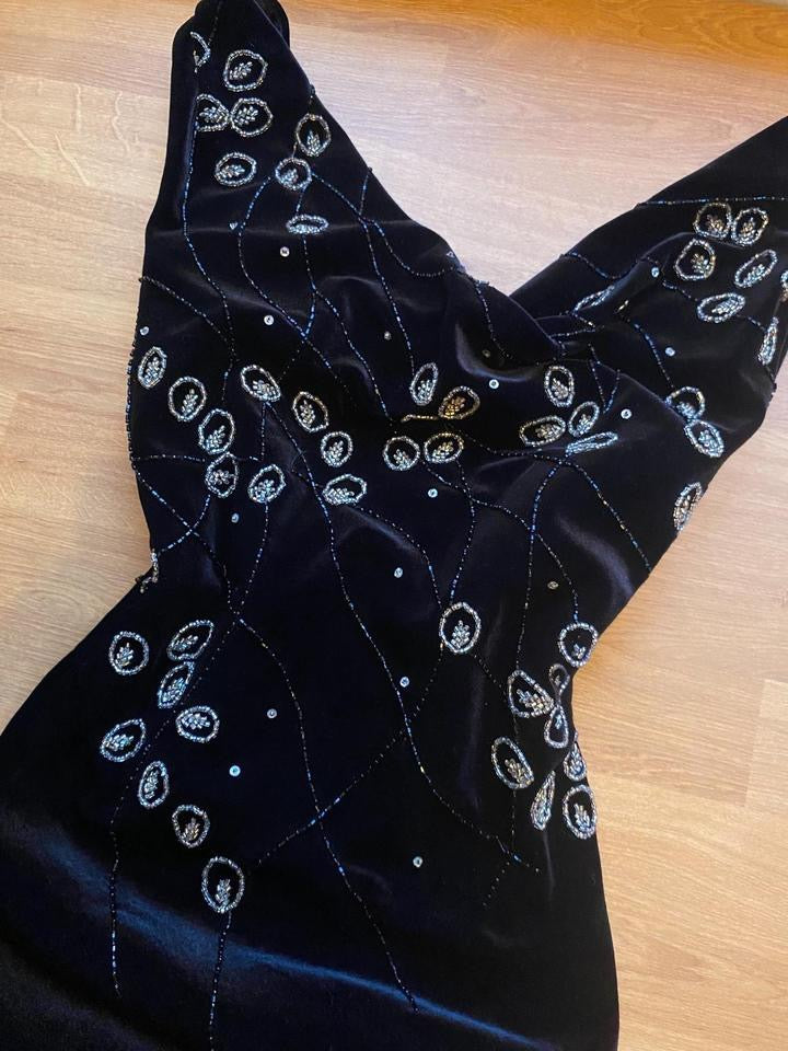 Black Christine Elizabeth velvet beaded evening dress uk 8