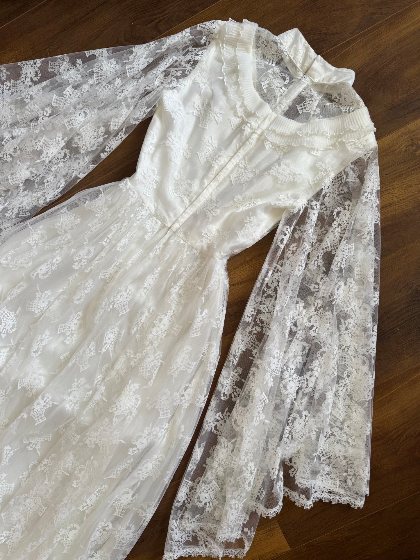 White lace flared sleeve wedding dress uk 8