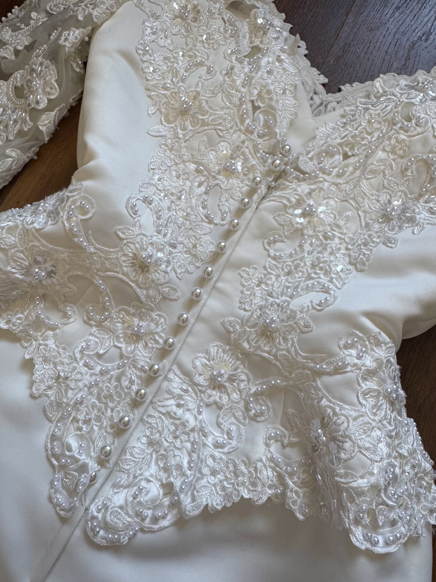 Long sleeve ivory lace wedding dress with detachable train uk 8-10