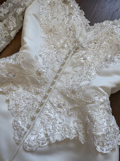 Long sleeve ivory lace wedding dress with detachable train uk 8-10
