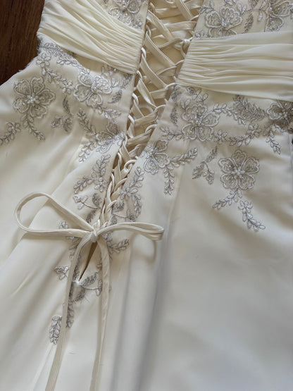 Amanda Wyatt ivory off shoulder wedding dress uk 10