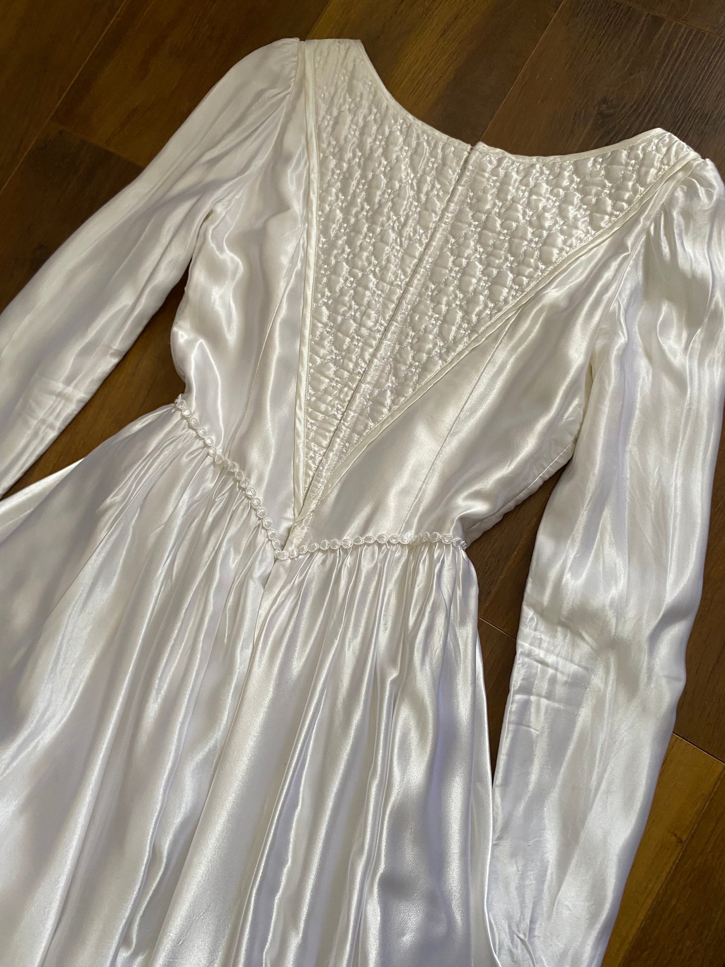 White satin long sleeve vintage wedding dress uk 8