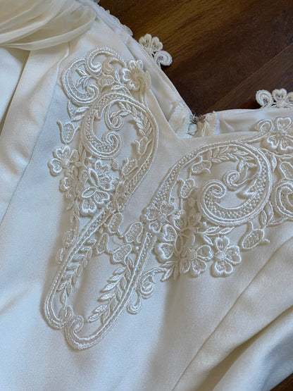 Ivory off shoulder wedding dress with detachable train uk 14