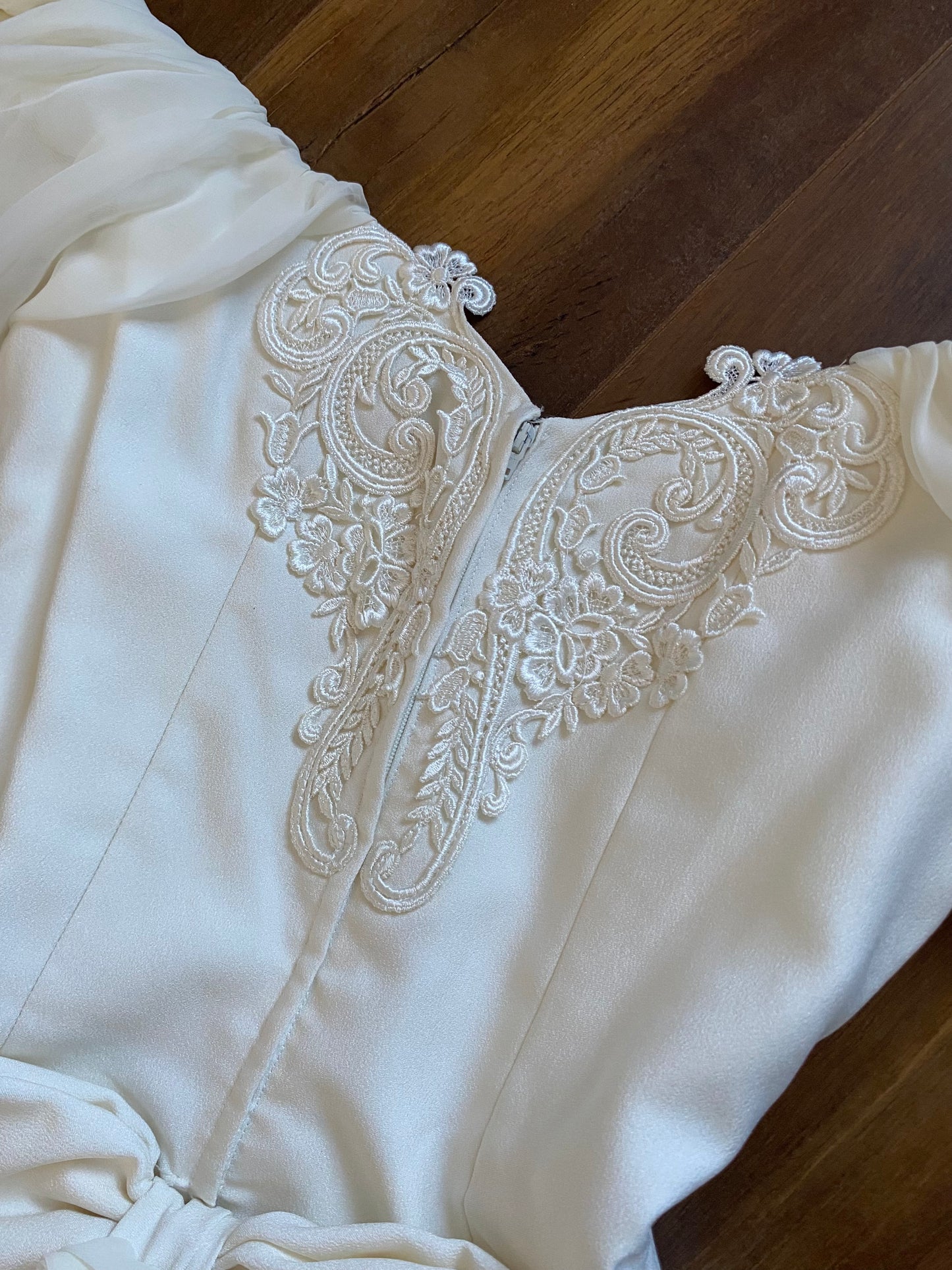 Ivory off shoulder wedding dress with detachable train uk 14