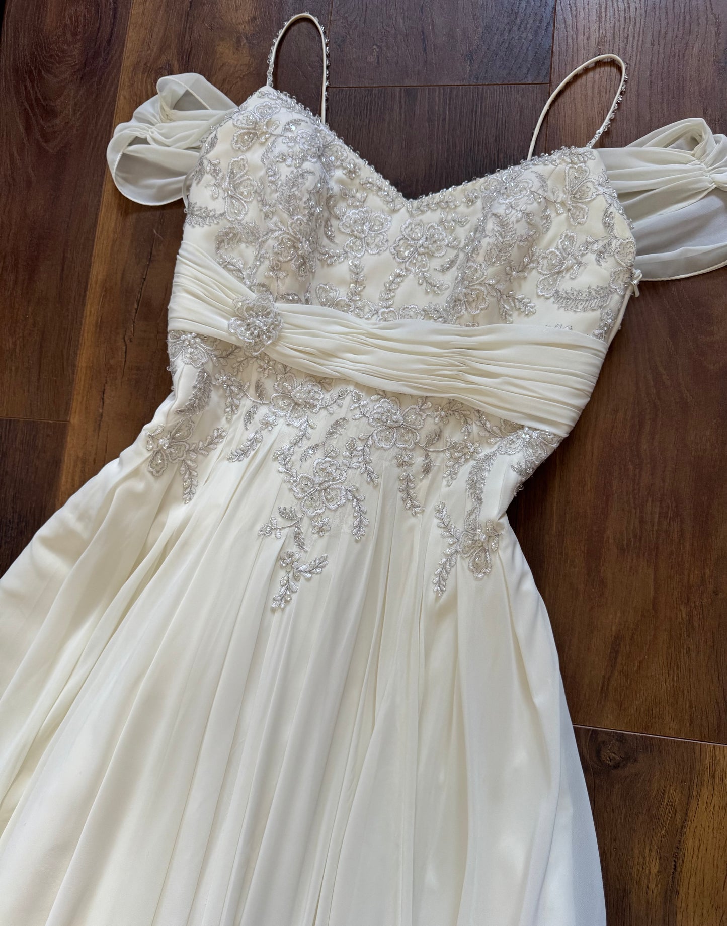 Amanda Wyatt ivory off shoulder wedding dress uk 10