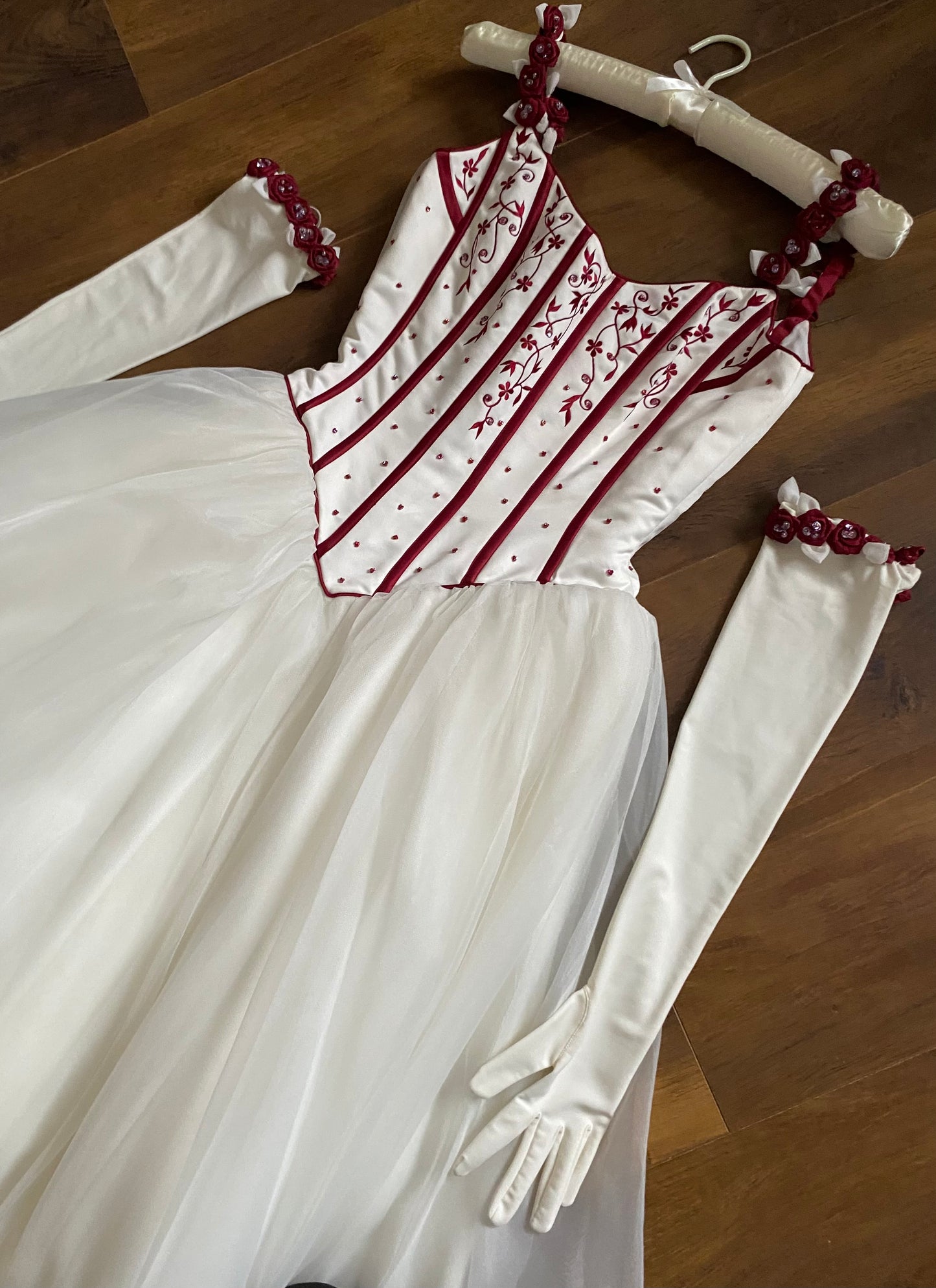 Gorgeous white & red wedding dress & gloves uk 10