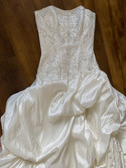 Maggie Sottero Couture strapless wedding gown uk 12