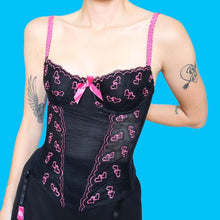 Load image into Gallery viewer, Black &amp; pink heart detail basque UK 36B
