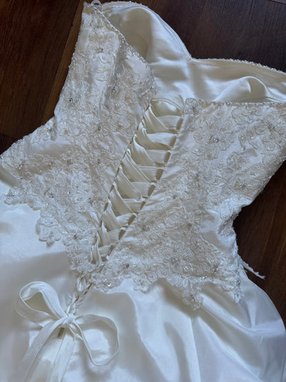 Warm ivory strapless a-line wedding dress uk 12