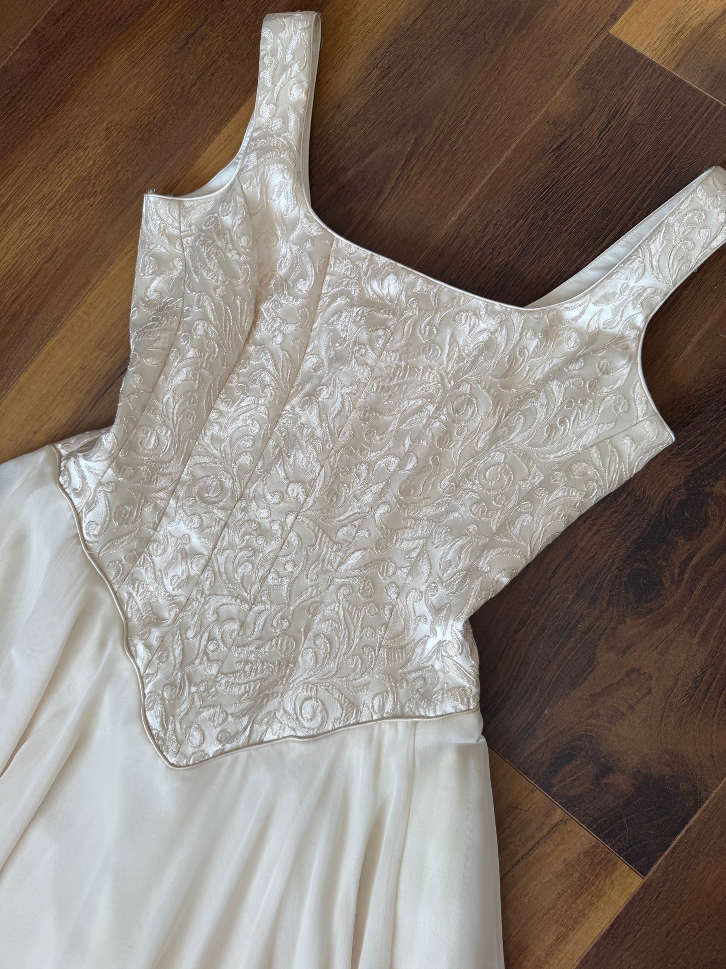 Ivory floaty vintage wedding dress and shawl uk 10