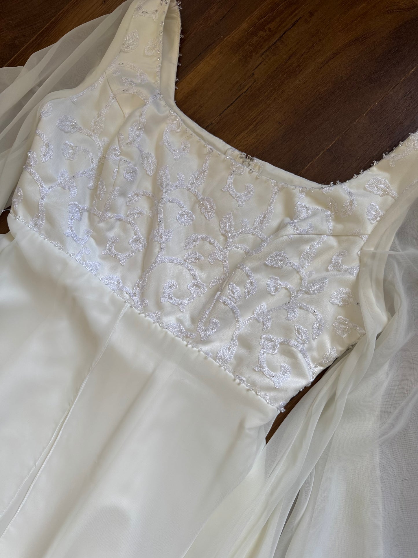 Amanda Wyatt 90s ivory long sleeve ethereal wedding dress uk 18
