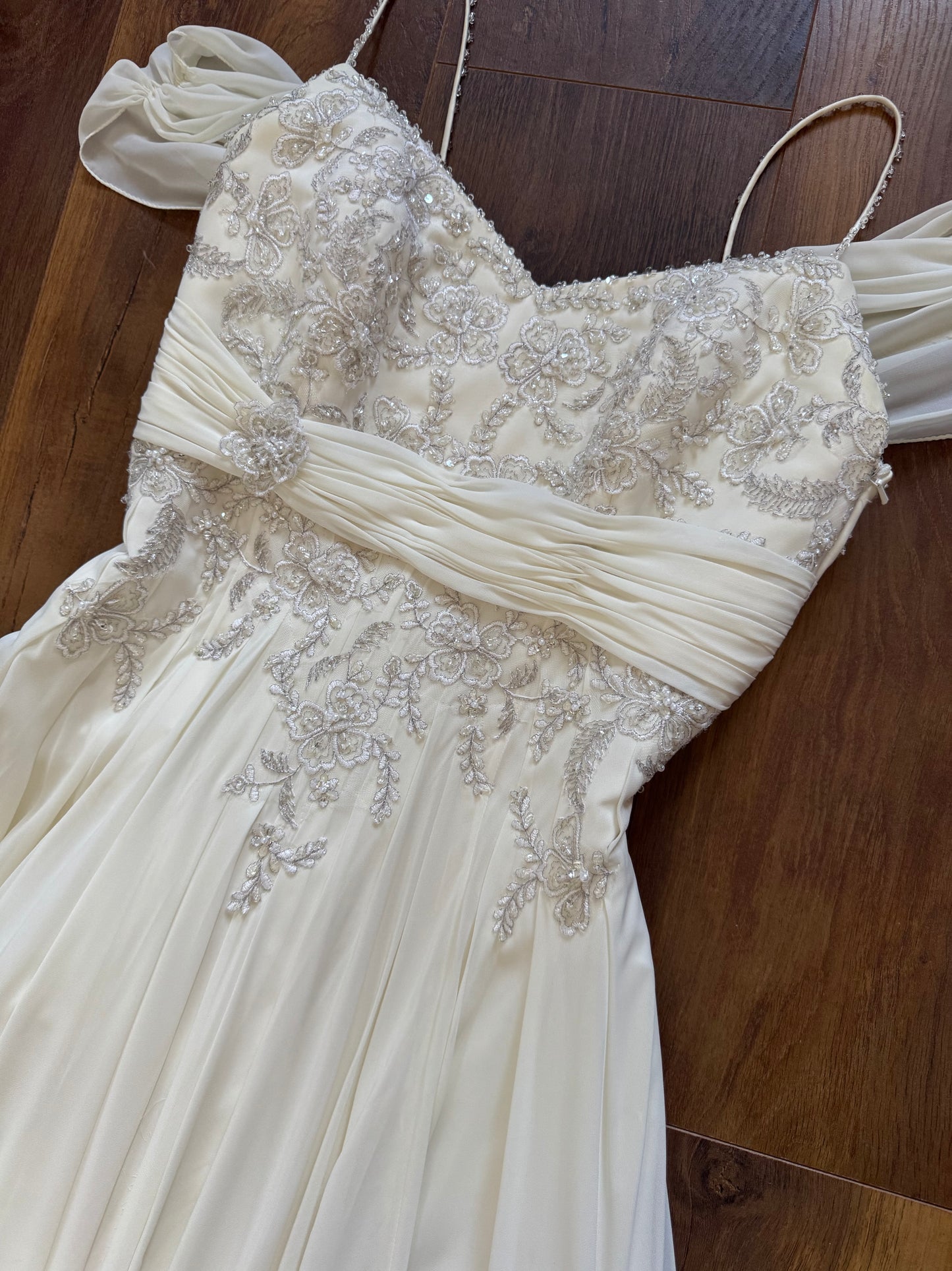 Amanda Wyatt ivory off shoulder wedding dress uk 10