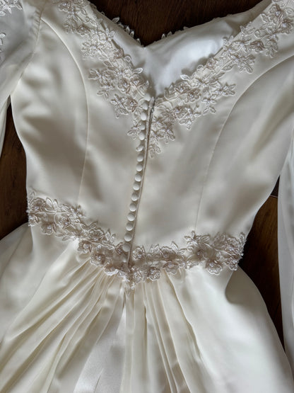 Ivory long sleeve ethereal wedding dress uk 10-12