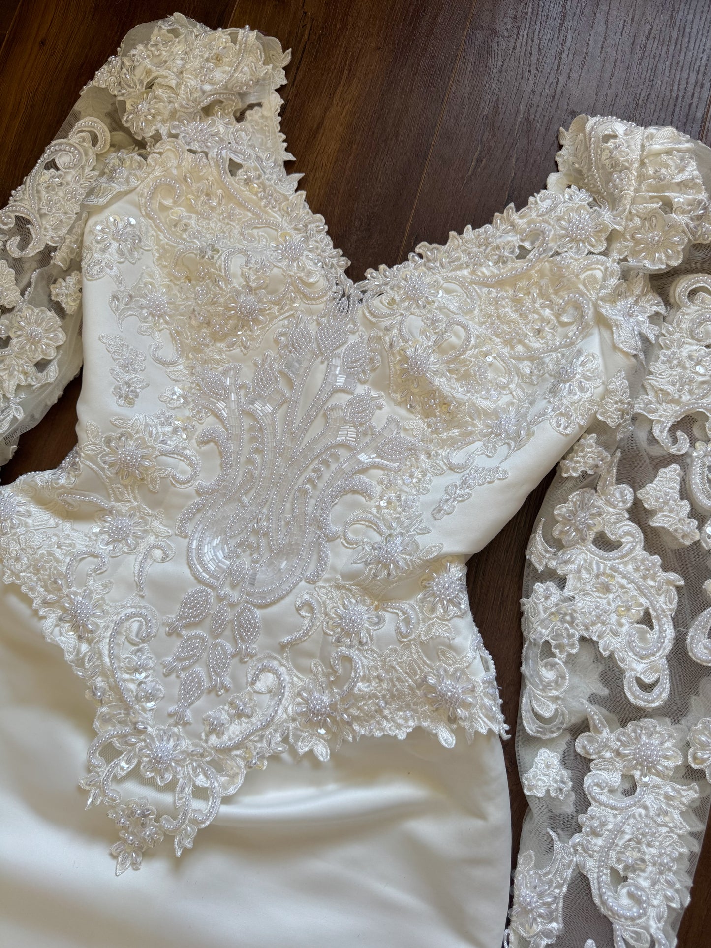 Long sleeve ivory lace wedding dress with detachable train uk 8-10