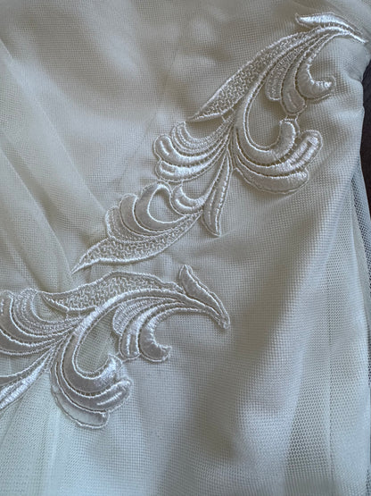 Petite ivory dreamy wedding or evening dress uk 10-12