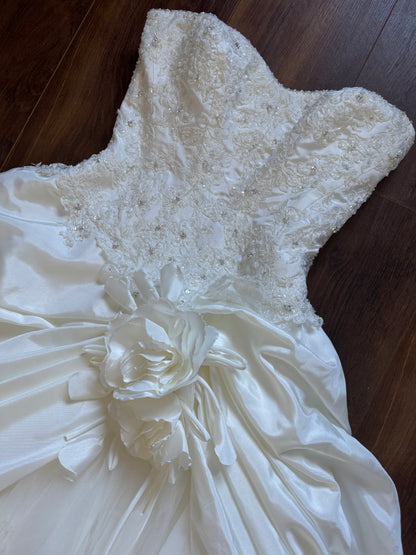 Warm ivory strapless a-line wedding dress uk 12
