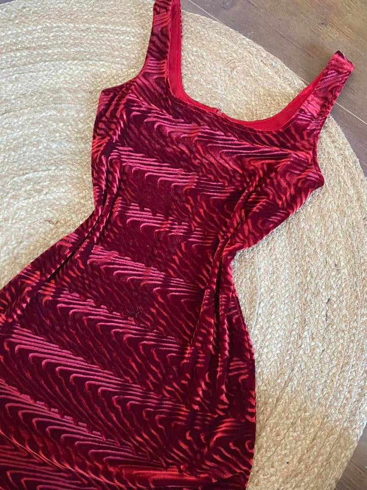 Red velvet stretch textured Bodycon midi dress uk 12