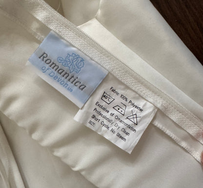 Ivory off shoulder 80s wedding dress uk 8-10 & uk 10-12 (shorter) available