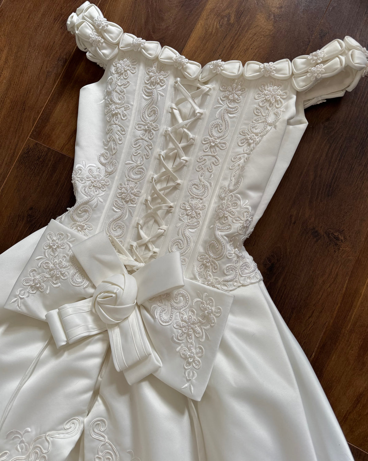 Ivory off shoulder 80s wedding dress uk 8-10 & uk 10-12 (shorter) available