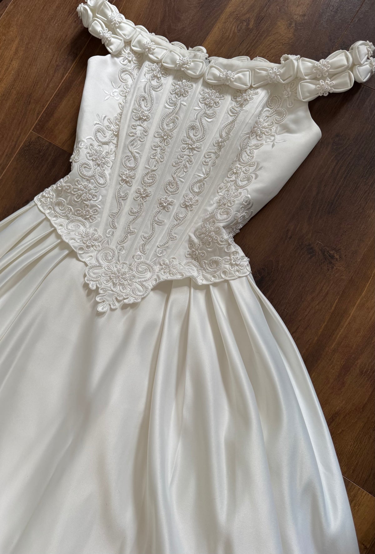 Ivory off shoulder 80s wedding dress uk 8-10 & uk 10-12 (shorter) available