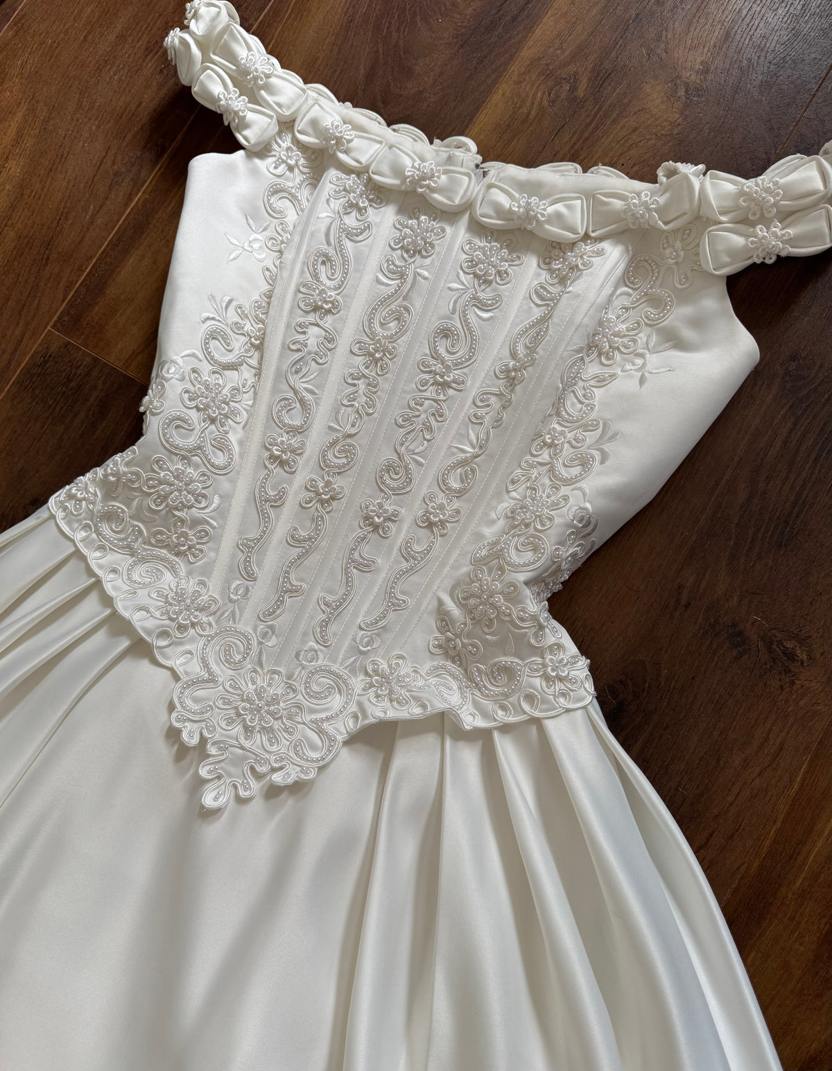 Ivory off shoulder 80s wedding dress uk 8-10 & uk 10-12 (shorter) available