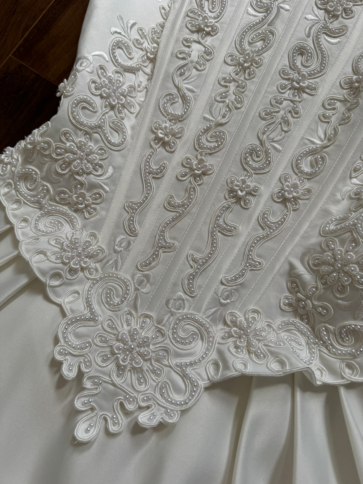 Ivory off shoulder 80s wedding dress uk 8-10 & uk 10-12 (shorter) available