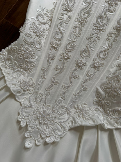 Ivory off shoulder 80s wedding dress uk 8-10 & uk 10-12 (shorter) available