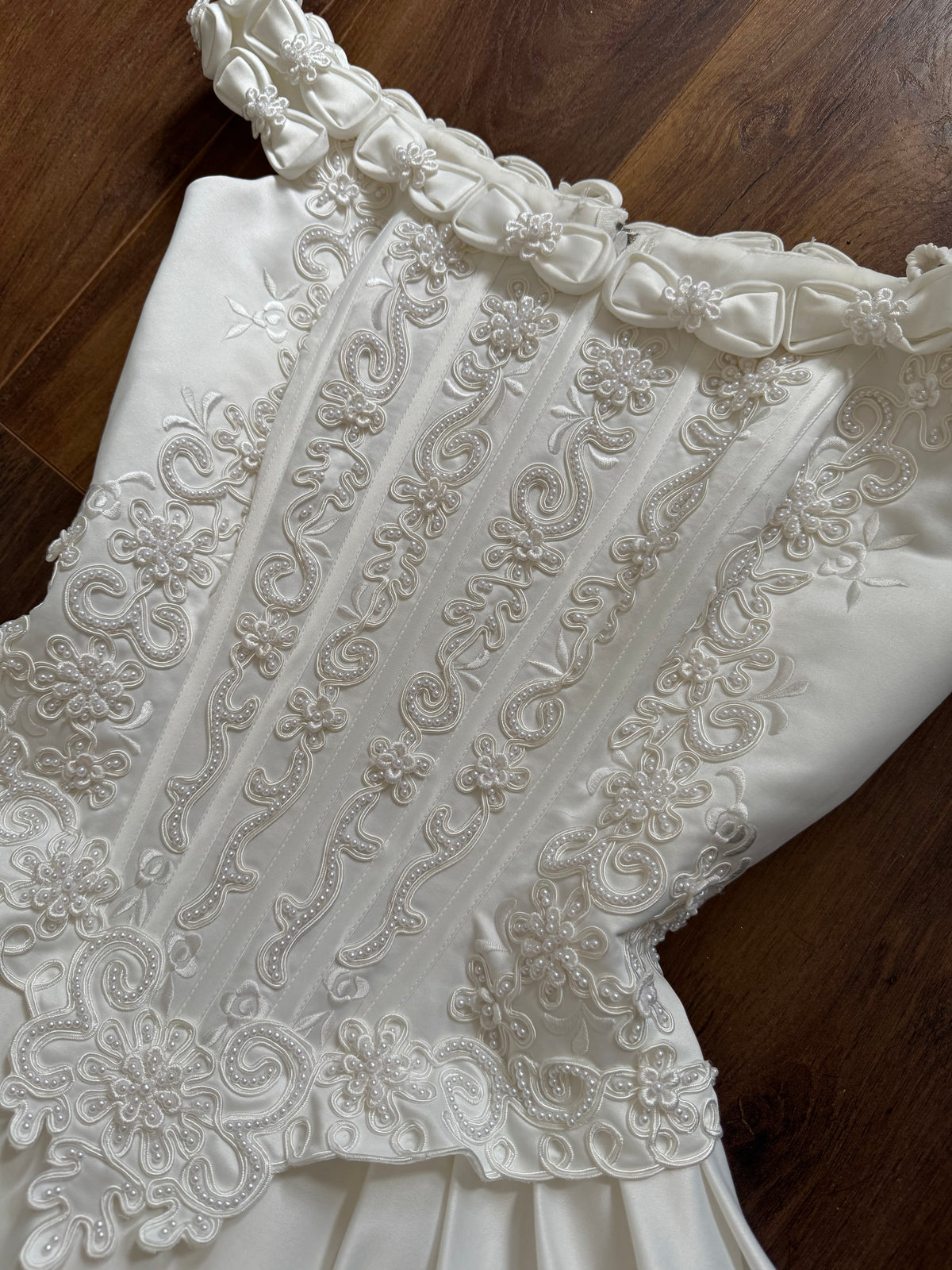 Ivory off shoulder 80s wedding dress uk 8-10 & uk 10-12 (shorter) available