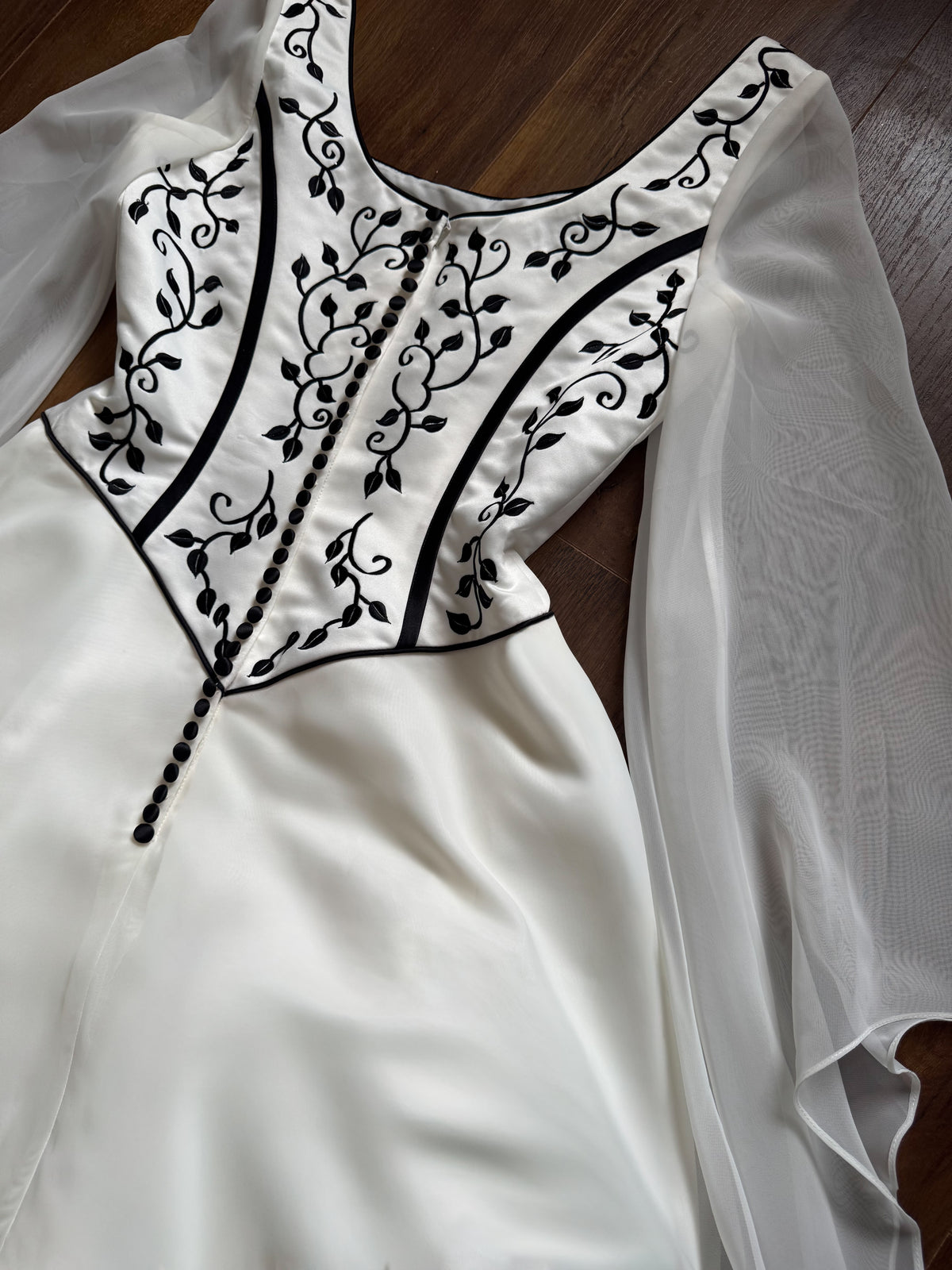 Sincerity ivory long sleeve wedding dress uk 12-14
