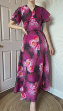 Load and play video in Gallery viewer, Vintage 70s Pink Floral Flared Sleeve A-Line Dress UK 8
