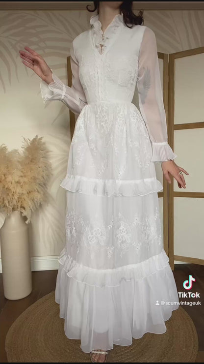 Beautiful white embroidered long sleeve wedding dress uk 6-8